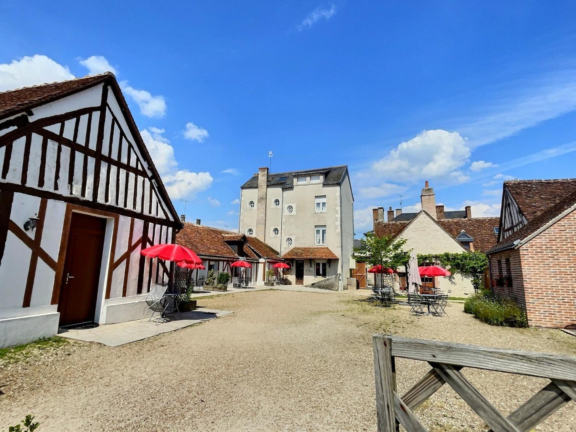 Logis Hotel Du Cygne Bracieux Exterior foto